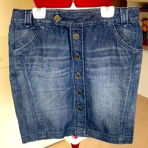 DKNY denim skirt. Size 10.